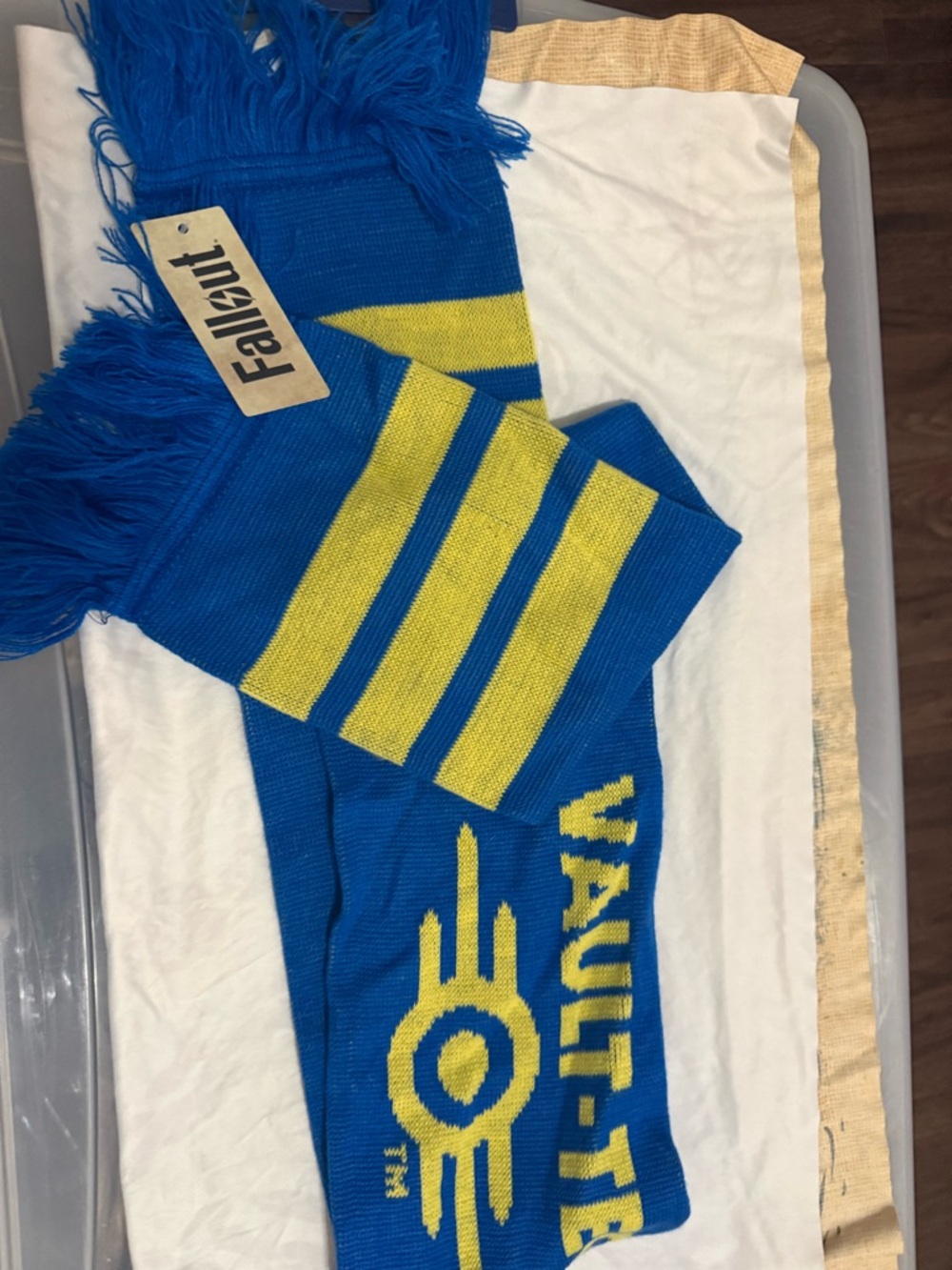NWT Fallout 3 Vault-Tec Scarf Blue Yellow Cosplay Accessory Bethesda OS Knit